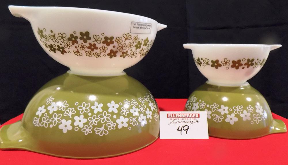 PYREX: GREEN & WHITE FLORAL SET OF BOWLS