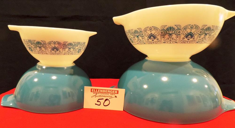 PYREX: AQUA & WHITE SET OF BOWLS