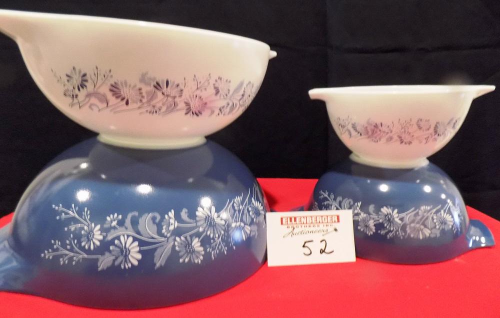 PYREX: BLUE & WHITE FLORAL SET OF BOWLS