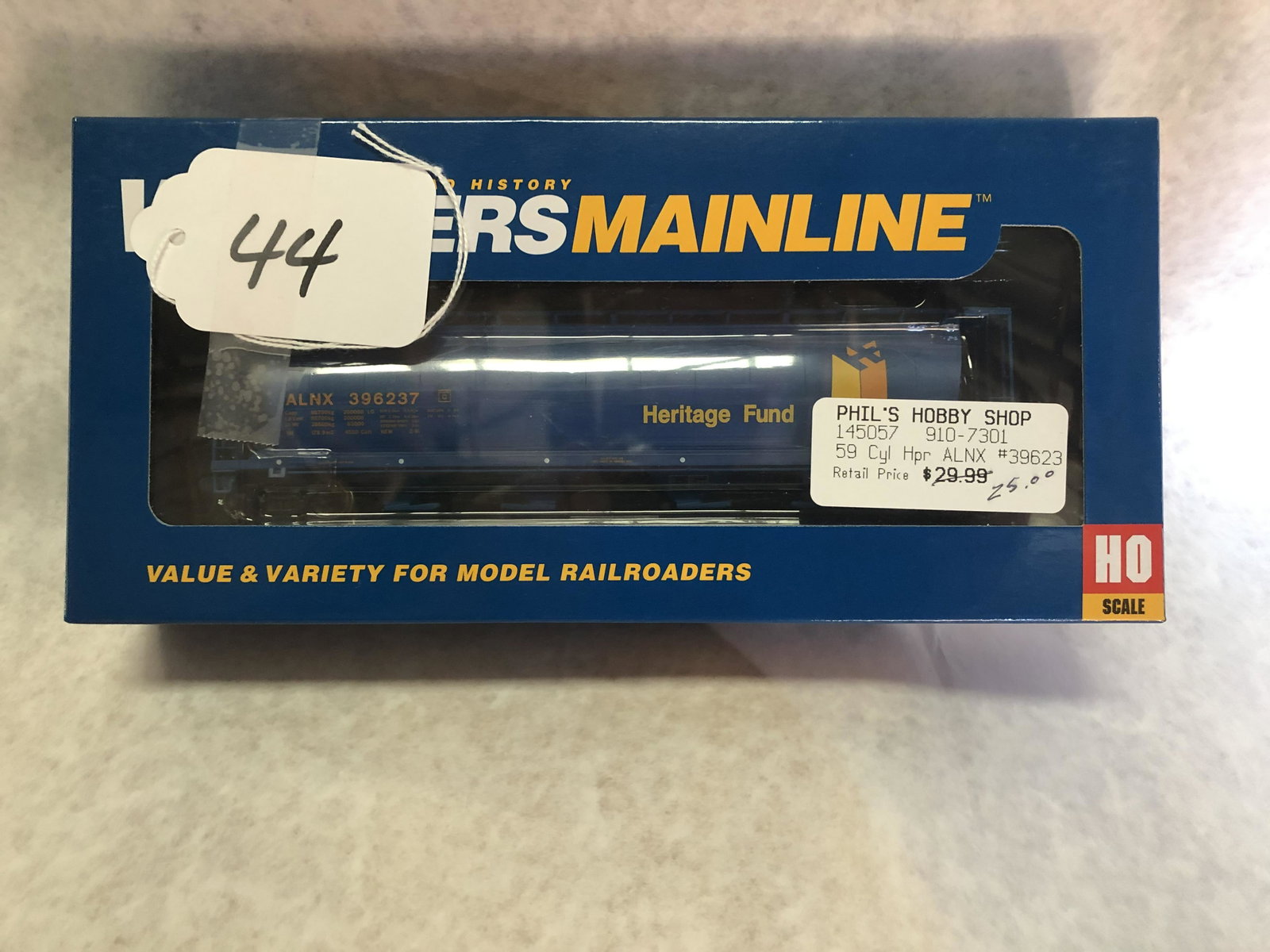Walthers: 59' Cylinderical Hopper 910-7301