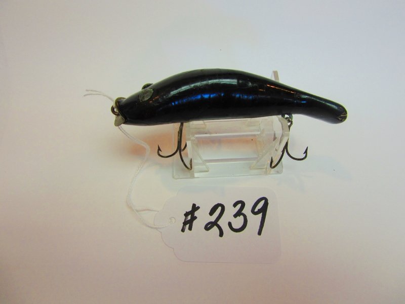 Paw Paw Fishing Lure: Bullhead - Black All Lures are selling "AS IS, WHERE IS" Bid your judgement. All sales are Final.