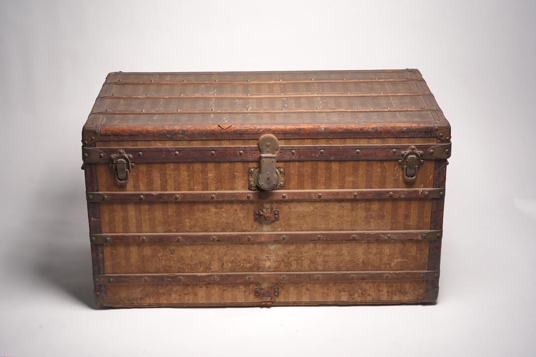 Louis Vuitton Trunk (1 of 7)