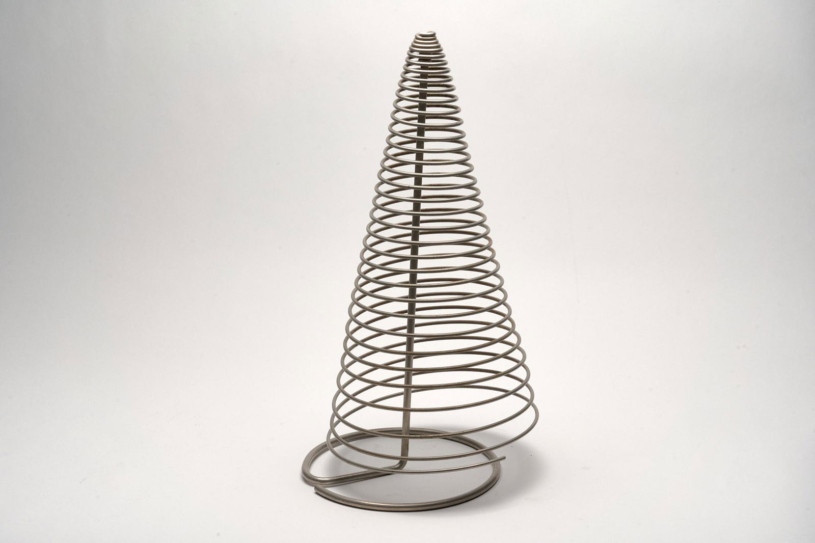 Yonel Lebovici Kinetic Sculpture: A fine and rare kinetic sculpture by Yonel Lebovici. 18.5" x 8" D