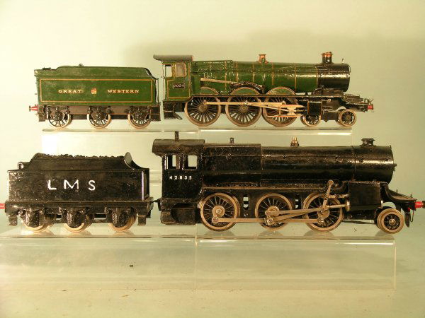 Two 0 gauge locomotives, attributable to Bassett: Two 0 gauge locomotives, attributable to Bassett Lowke, the first a 4-4-0 locomotive and tender, repainted in the livery of LMS, the second a 4-6-0 Great Western locomotive, 'The Carew Castle' with si
