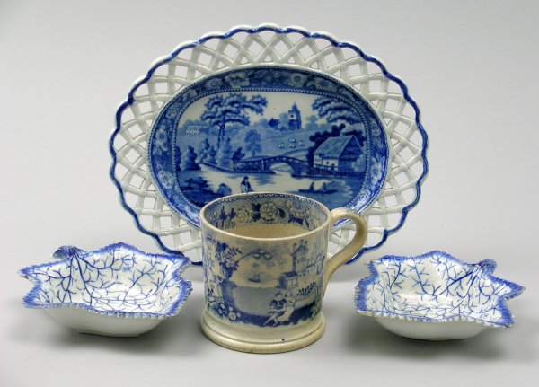 A pair of Staffordshire blue and white pearl ware