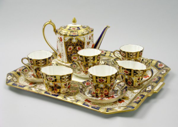 A Wedgwood porcelain 'Imari' pattern cabaret set a