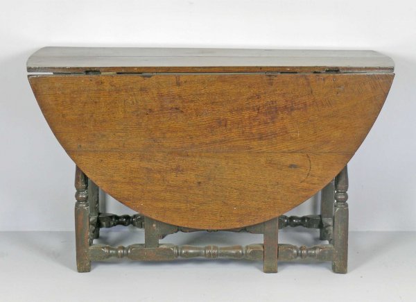 A William and Mary gate-leg dining table, oak, th