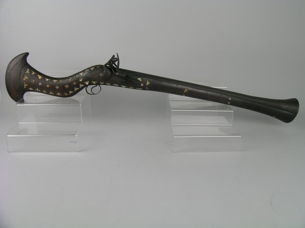 A Turkish flintlock blunderbuss inlaid with mothe
