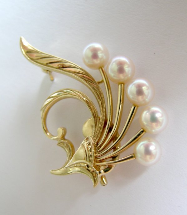 A yellow metal and cultured pearl set spray brooc