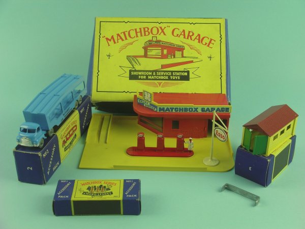 A group of four Matchbox accessory items to includ
