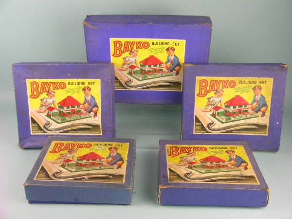 A group of 5 boxed Bayko (Plympton Engineering) Se