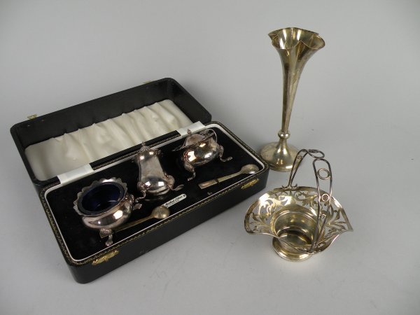 A selection of silver to include; a cased silver