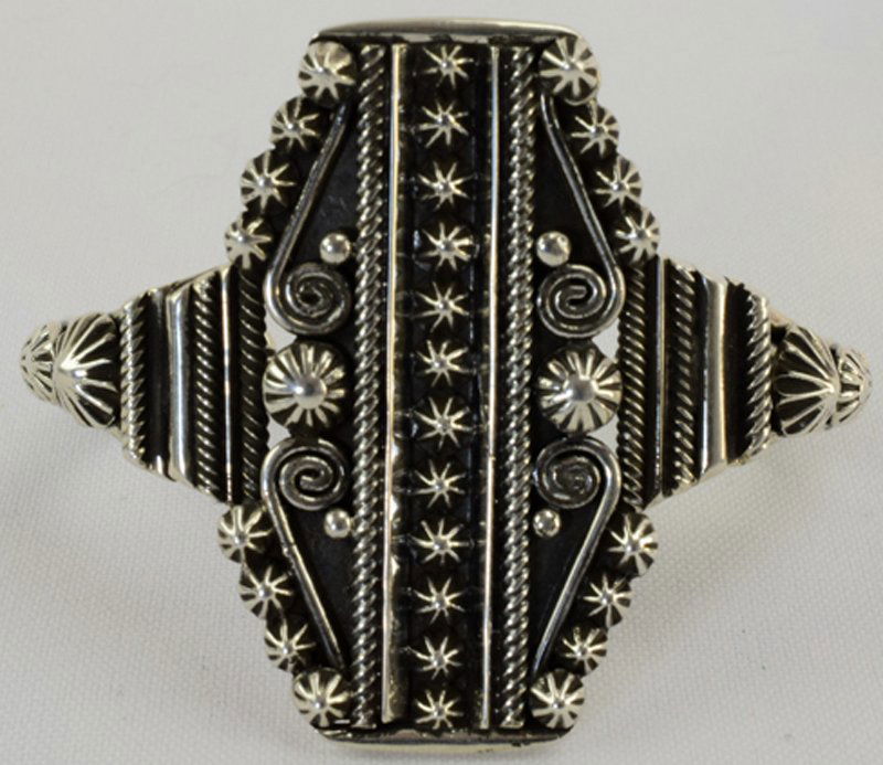 Vintage Navajo Heavy Gauge Stamped Concho Bracelet (1 of 4)