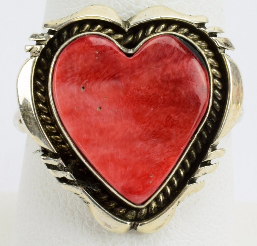Elouise Kee Sterling Spiny Oyster Heart Ring: Measures 3/4 inch long and done in a Heart shape with a Natural Spiny Oyster Center Stone. The ring has a tiny rope band set in a Shadow Box style. Inside marked Sterling and Signed "Elouise Kee". Wei
