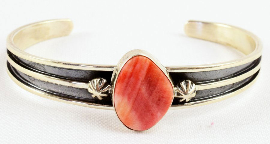 Navajo Sterling Spiny Oyster Bracelet - H. Tahe (1 of 5)
