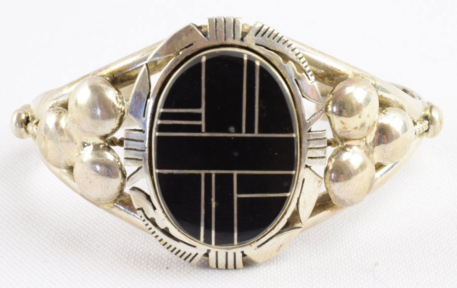 Navajo Sterling Silver Black Onyx Inaly Cuff Bracelet (1 of 5)