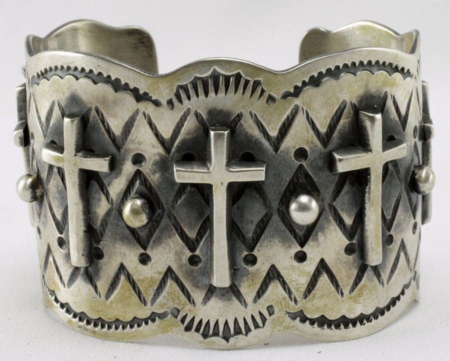 Navajo Sterling Heavy Gauge Cross Cuff  - Chimney Butte (1 of 5)