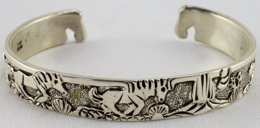 Navajo D. Becenti, Sterling Storyteller Horse Bracelet (1 of 4)