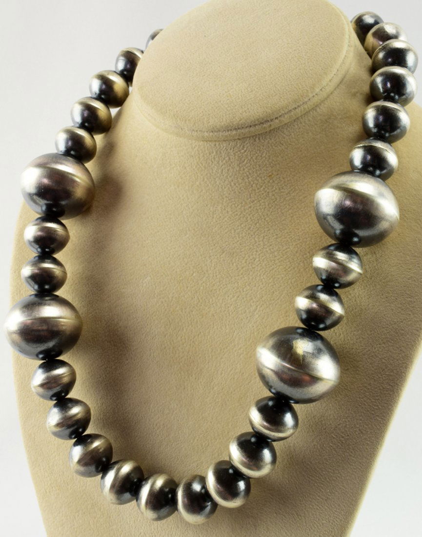 Native American Sterling Bench Bead Necklace 21 in. (1 of 6)