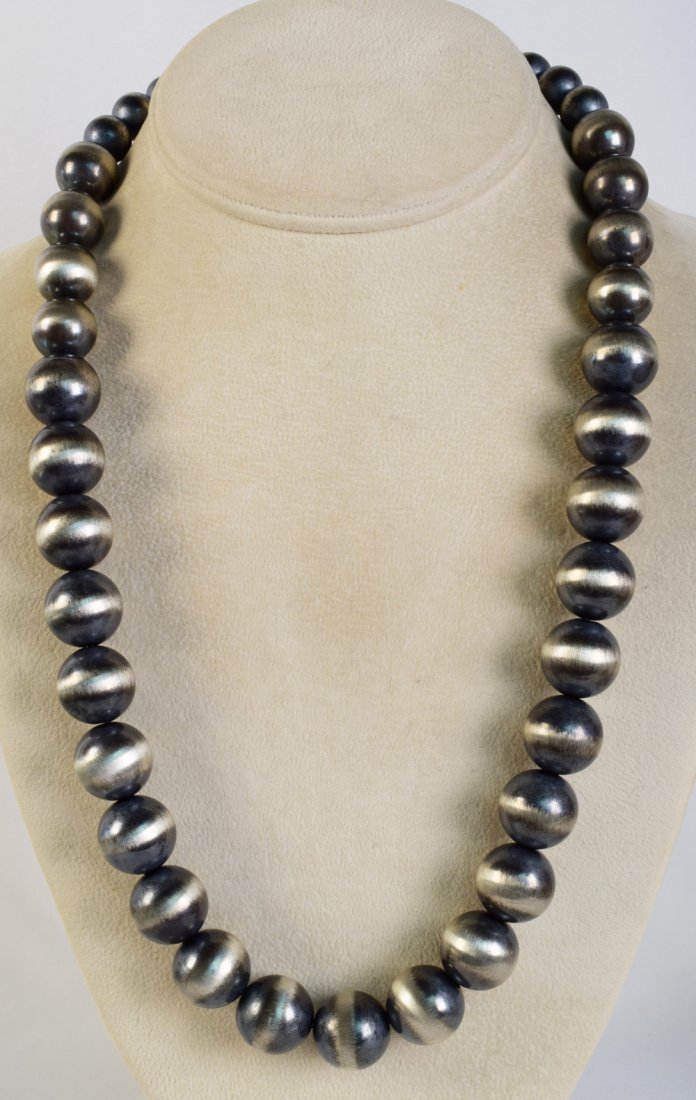 Native American Bench Bead Navajo Pearls Necklace (1 of 5)