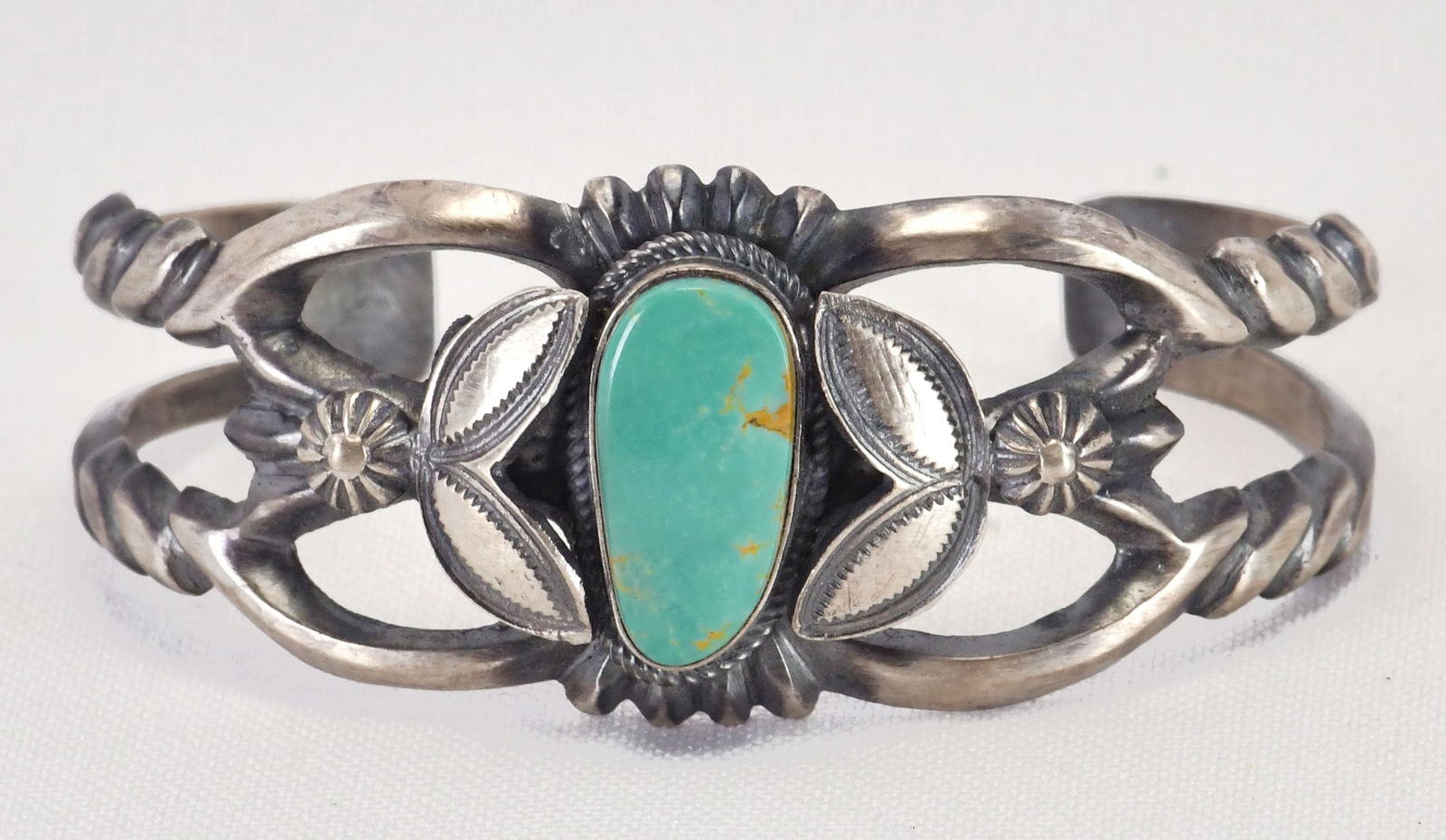 Navajo Sterling Silver Heavy Gauge Crow Springs Turquoise Cuff (1 of 4)