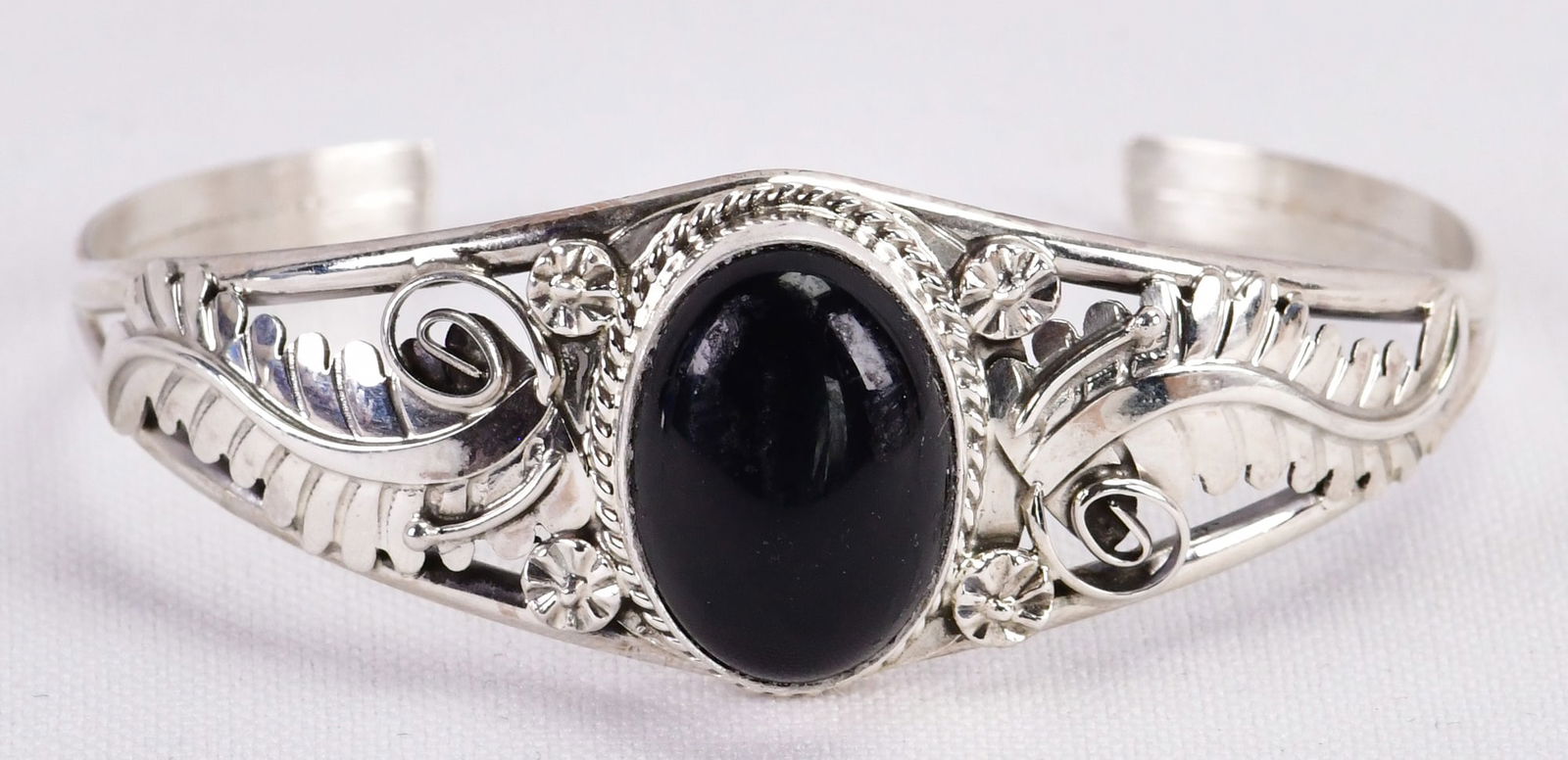 Navajo, Yazzie, Sterling Silver Black Onyx Feather Cuff (1 of 4)