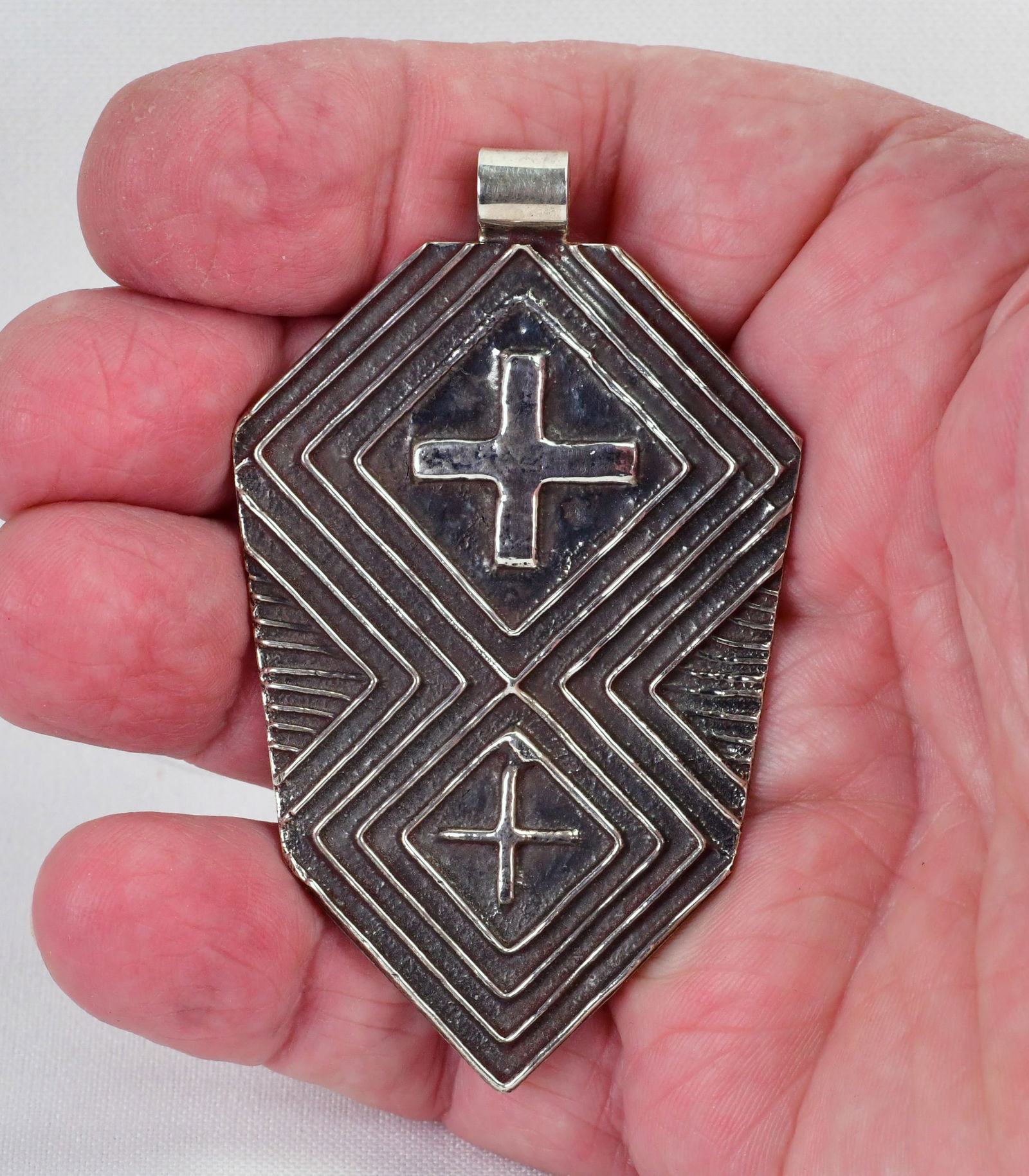 Stanford Yazzie Vintage Sterling Silver Tufa Cast Double Cross Pendant (1 of 4)