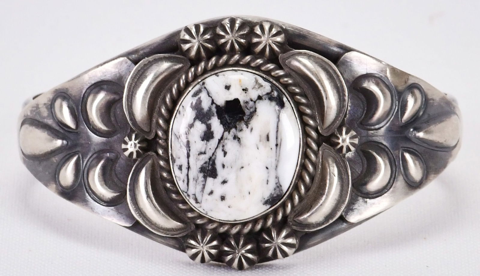 Navajo Sterling Silver Repousse White Buffalo Turquoise Cuff Bracelet (1 of 4)