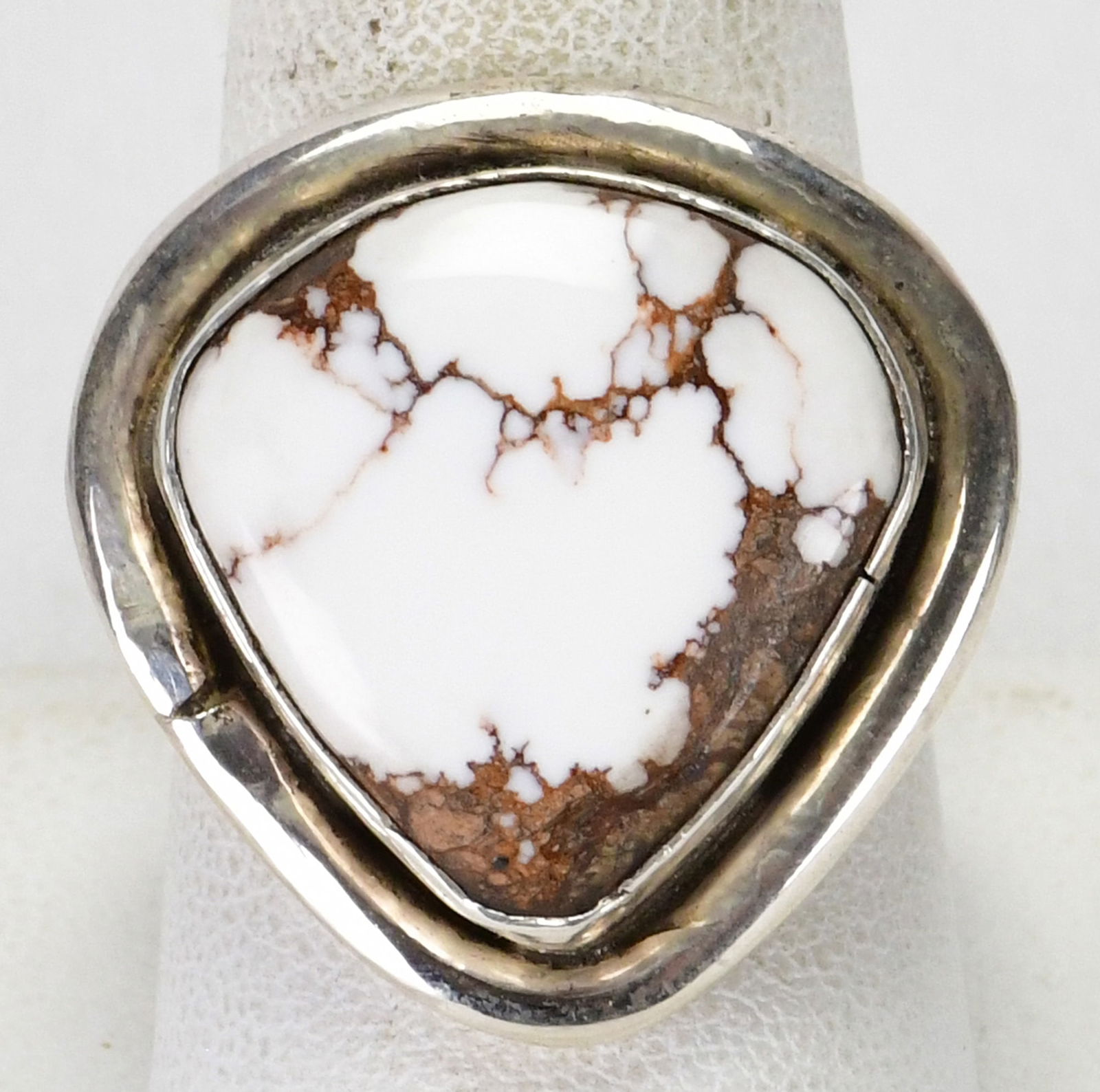 Vintage Navajo Sterling Silver Wild Horse Turquoise Ring - Size 10 (1 of 3)