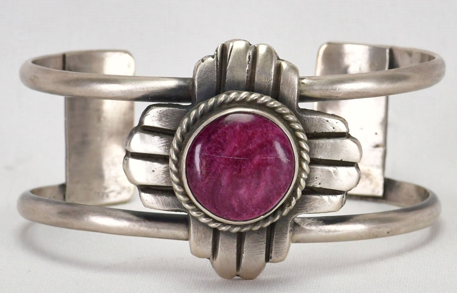 Native American Sterling Silver Spiny Oyster Zia Cuff Bracelet (1 of 4)