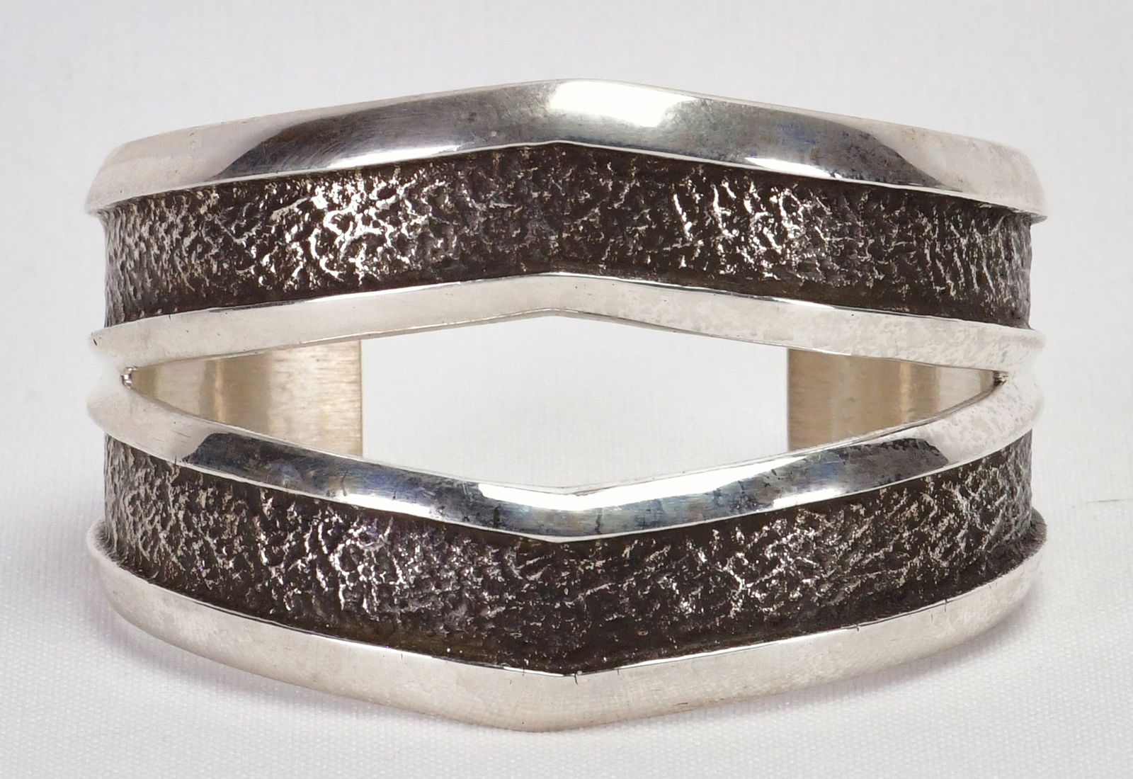 Native American Sterling Silver Tufa Cast Split Band Cuff Bracelet (1 of 5)