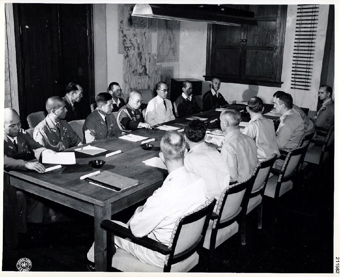 Gen. MacArthur HQ Manila, 1945 USSC War Photo (1 of 3)