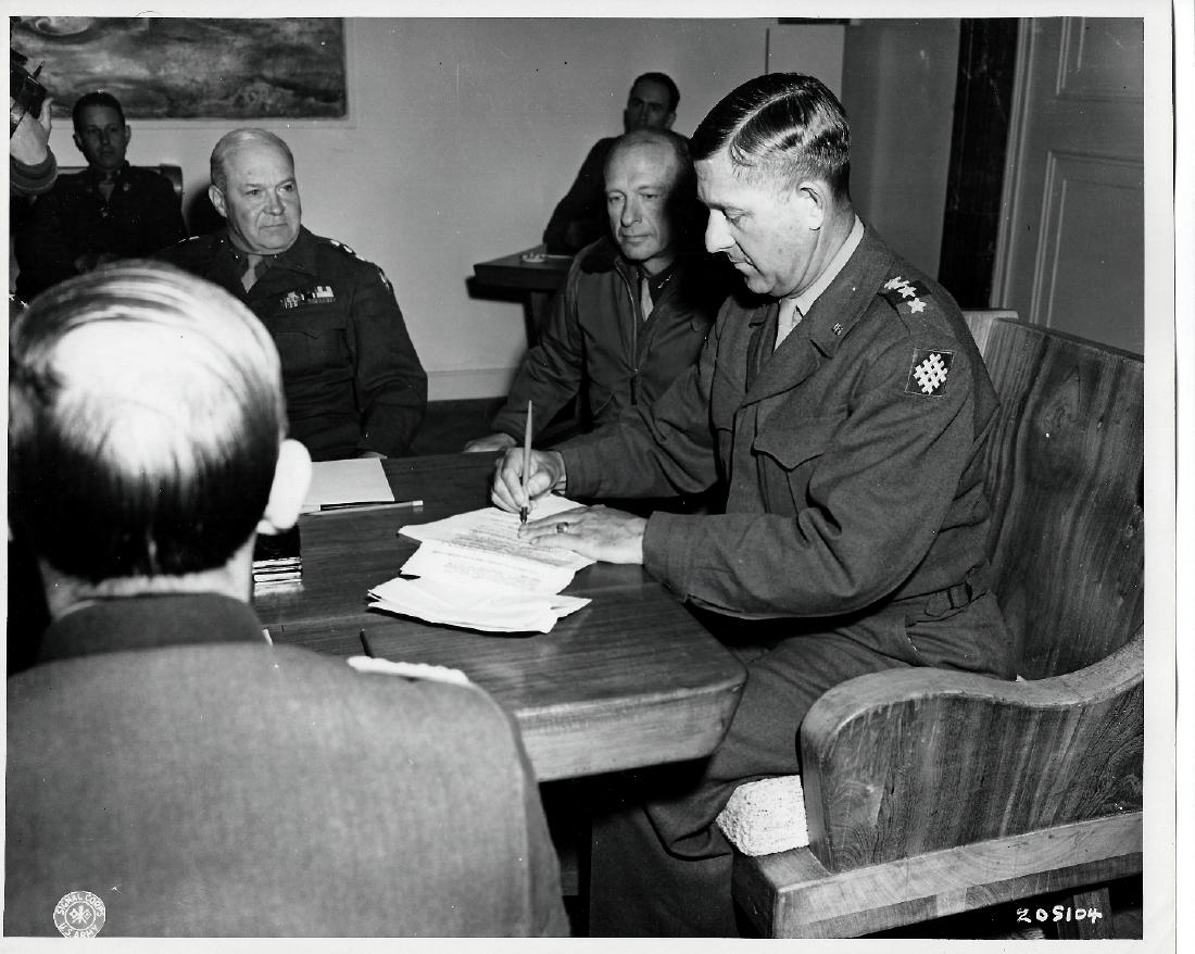 Gen. Devers CG Signs Nazi Capitulation. Haar 5.5.1945: Original Authentic 1945 W.W.II. U.S. Signal Corps Photo 205104 of Nazi Surrender.On behalf of Gen. Dwight Eisenhower, Supreme Allied Commander, General Jacob L. Devers, CG, Sixth Army Group, signs unc