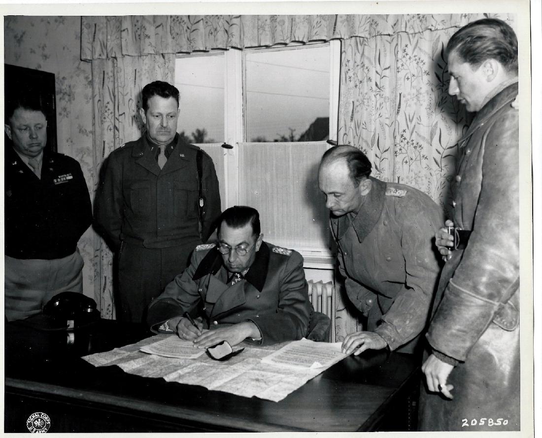 Gen. Menoher & Jenkins accept Gen. Foertsch. 5.5.45: Original Authentic 1945 W.W.II.. U.S. Signal Corps Photo 205850 of Nazi Surrender.At XV Corps command post, Haar Germany, Lt. Gen. Hermann Foertsch, CG, 1st German Army, Commander of Infantry and pers
