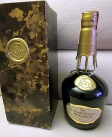 Maker's Mark 1960s Personally Selected Pete Gitto Bourbon. 4/5 Quart 86 Proof, Gold Wax. Maker's