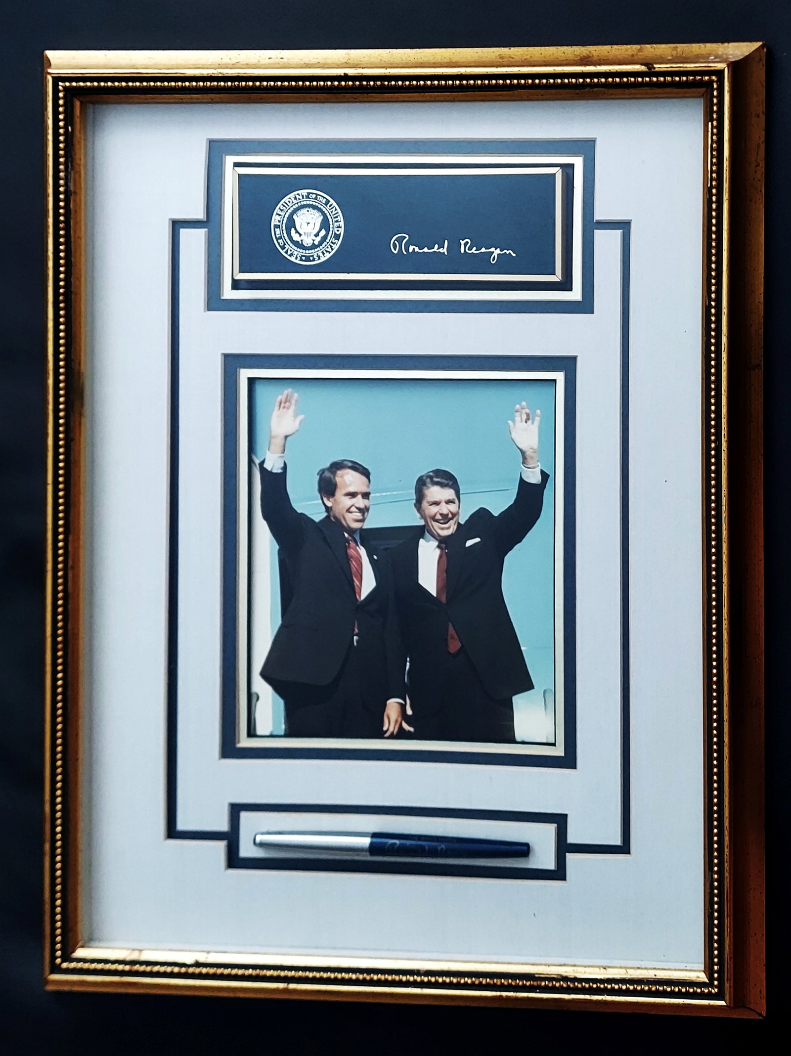 Ronald Reagan White House Presidential Bill Signer Pen & Seal Box (1 of 6)
