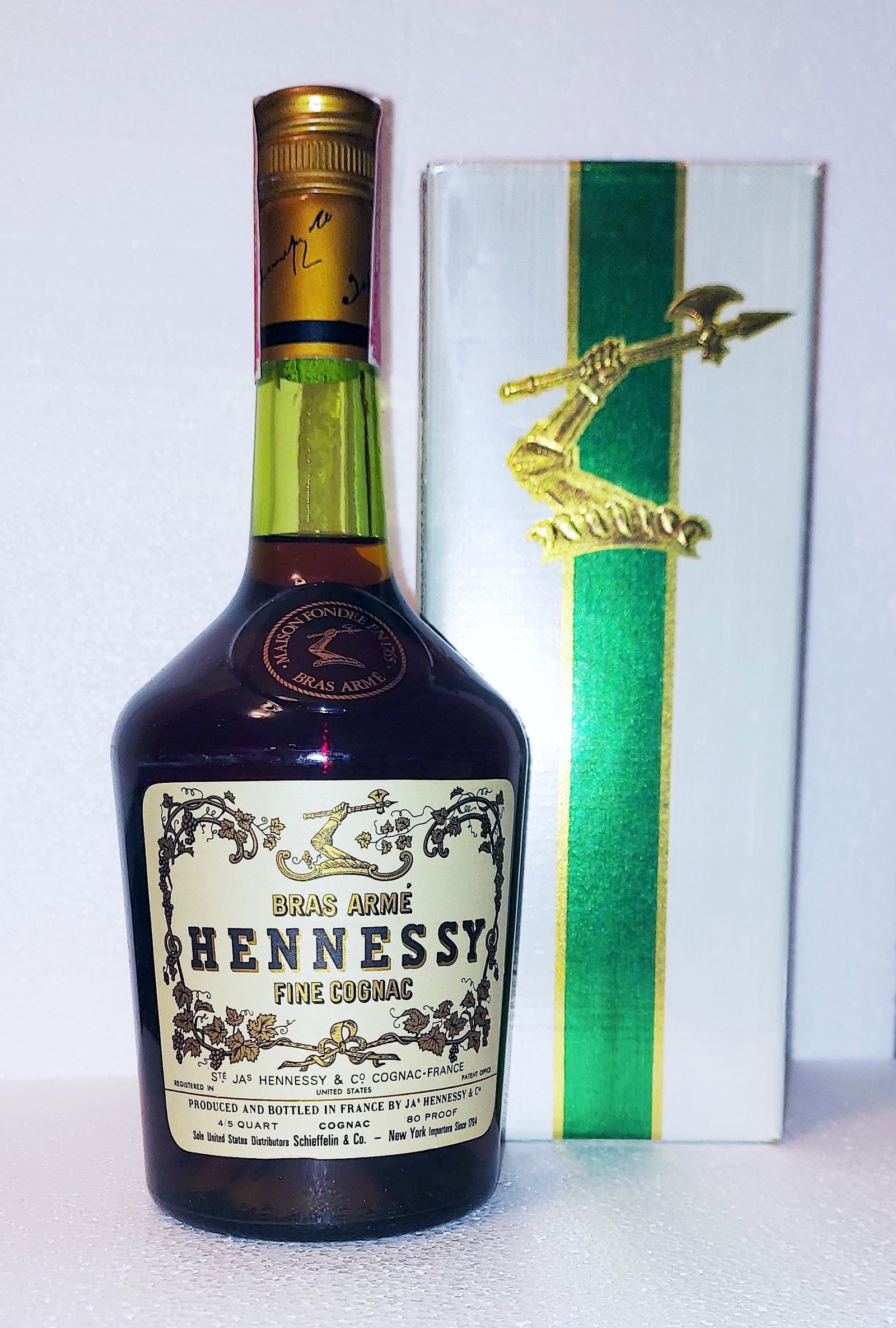 Hennessy Bras Arme 4/5 Quart, 1970s (1 of 5)