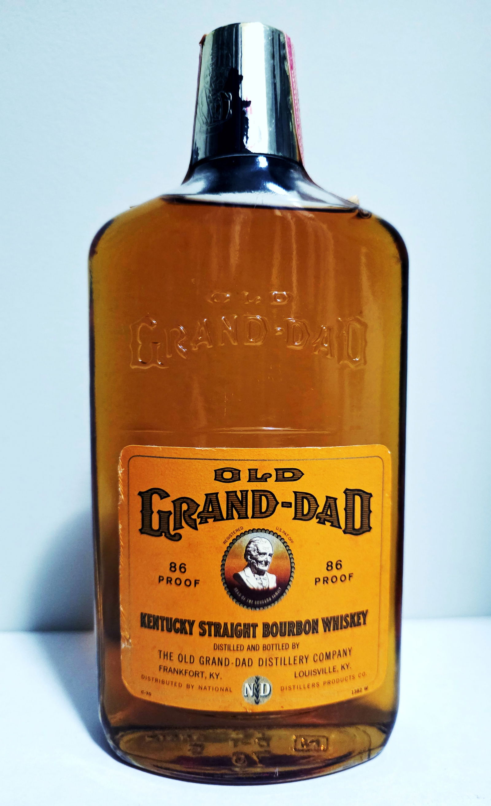 Old Grand Dad Bourbon Whiskey 1970 One Pint. (1 of 4)