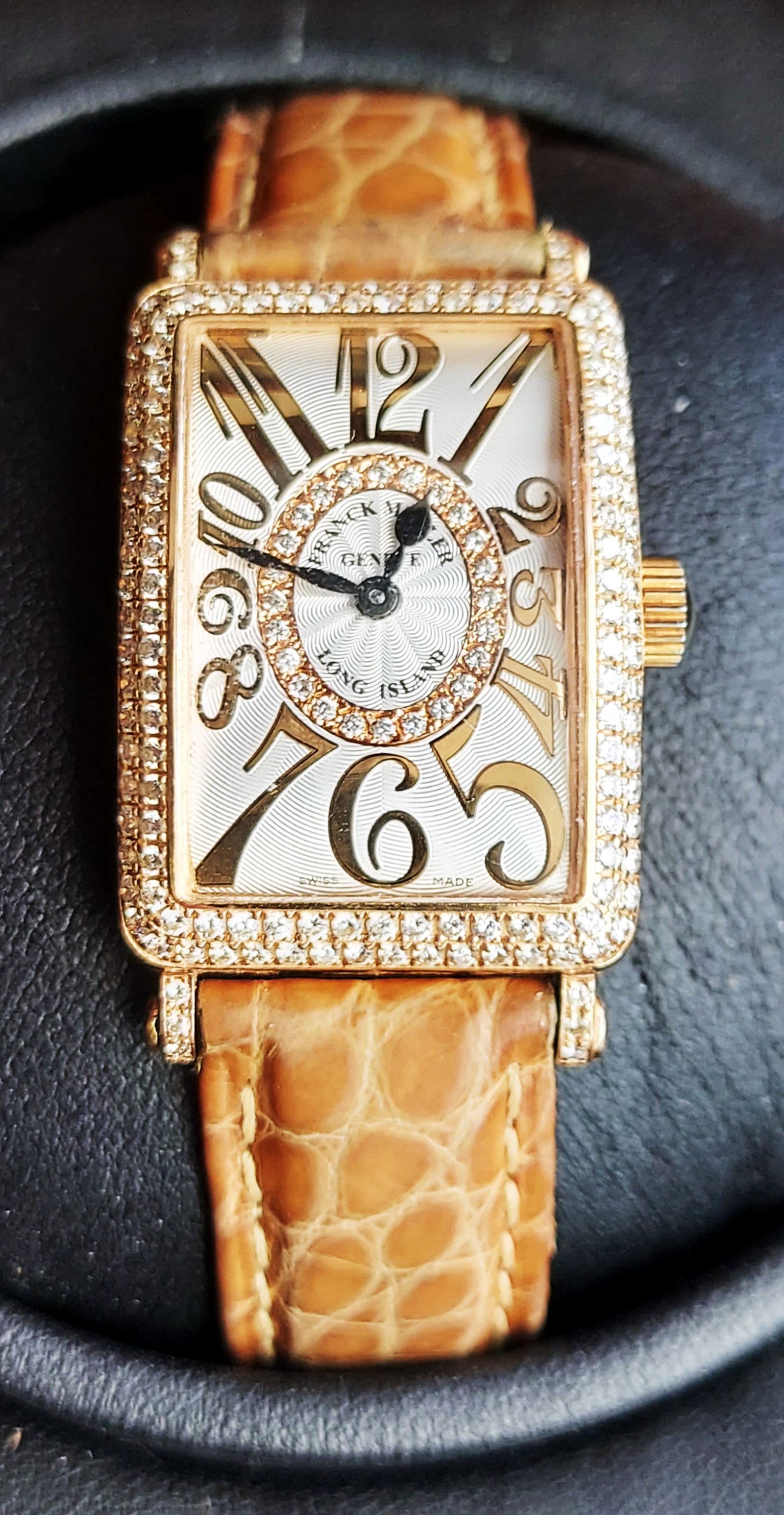 Franck Muller Long Island Ref. 902 QZ D CD 1R REL5NE SER 97: Franck Muller Long Island Ref. 902 QZ D CD 1R REL5NE SER 97 A Gold and Diamond-Set Wristwatch, Date of Purchase 12-12-2007. Case 18k gold, case back secured by 4 screws. Brown Franck Muller alligator 