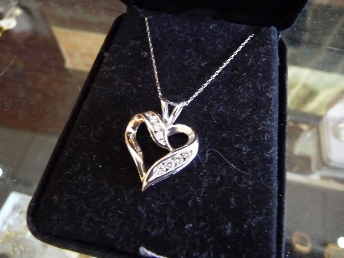 10K White Gold & ~.30ct Diamond Heart Pendant 18" Chain (1 of 1)