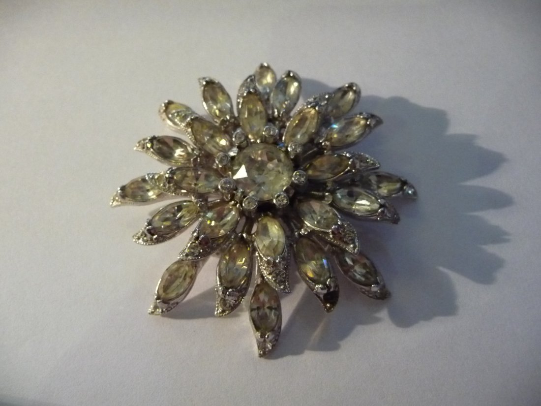 Vintage Eisenberg Clear Paste 2.5" Brooch: Gorgeous starburst brooch!
