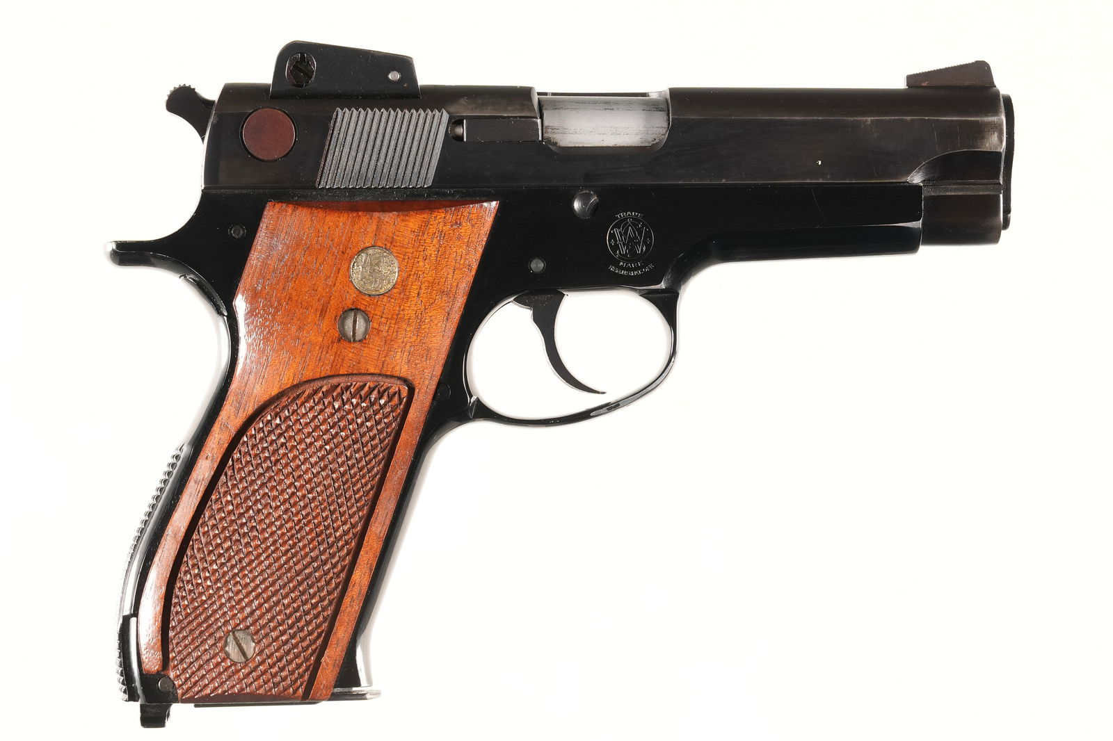 A2369 Smith & Wesson 439 Pistol 9mm: 9mm Serial # A746545 Smith & Wesson Model 439 9mm , 8 round magazine, adjustable trigger Alloy frame, Single/double action with decocking safety. Wide extractor, checkered walnut grips with S&W monogr