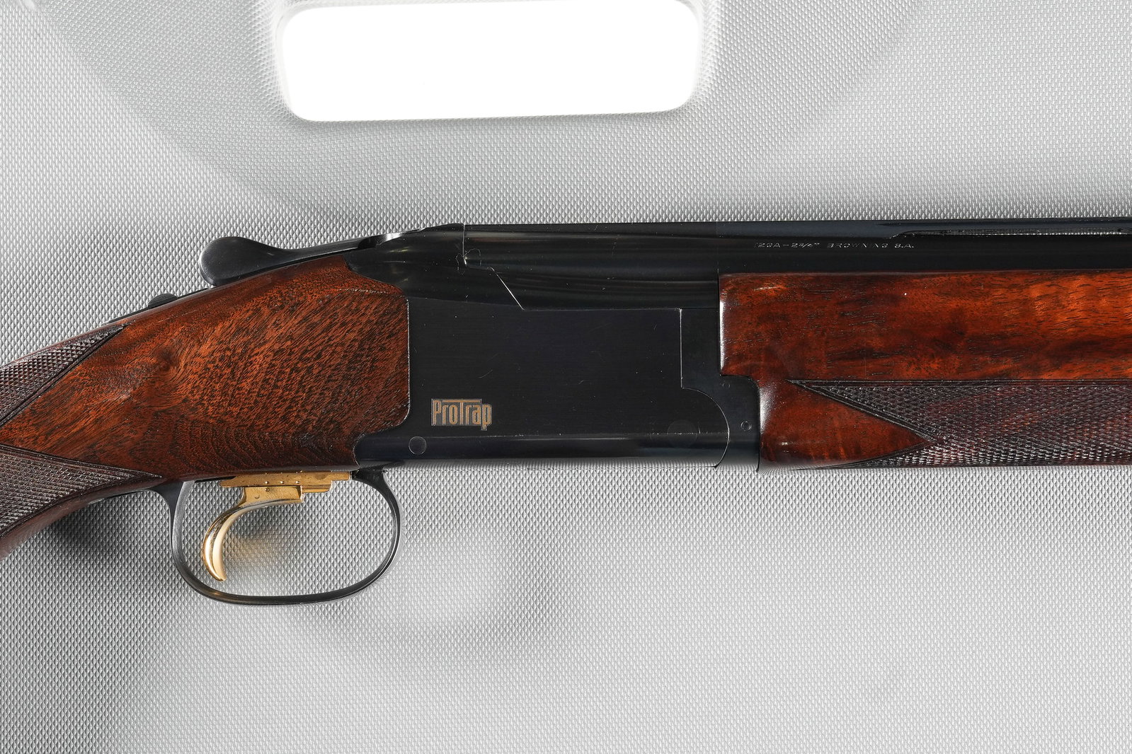 A2532 Browning 725 ProTrap O/U Shotgun 12ga: 12ga Serial # 50149ZT Browning Model 725 Pro-Trap 12 Ga over under with 2 3/4" chamber. 30" Bbl with wide competition vent rib, Invecter DS extended choke system with 8 total tubes additional triggers