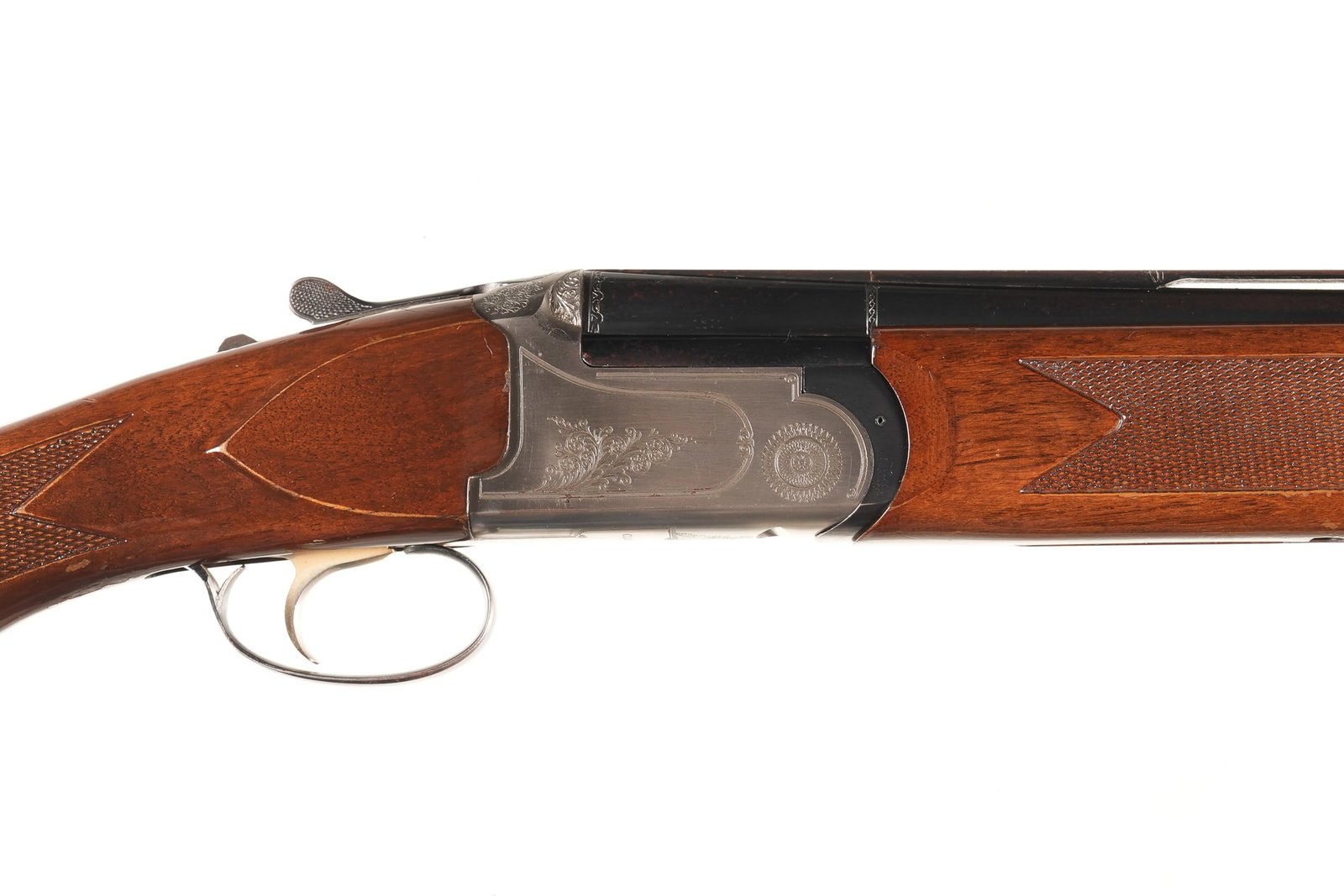 A4689 Bettinsoli Classic O/U Shotgun 12ga: 12ga Serial # 110724 Bettinsoli Classic 12 Ga over under with 30" vent rib Bbl 3" chamber with single selective trigger with ejectors. Varnished walnut stocks with factory pad 14 1/2" LOP. Condition, 