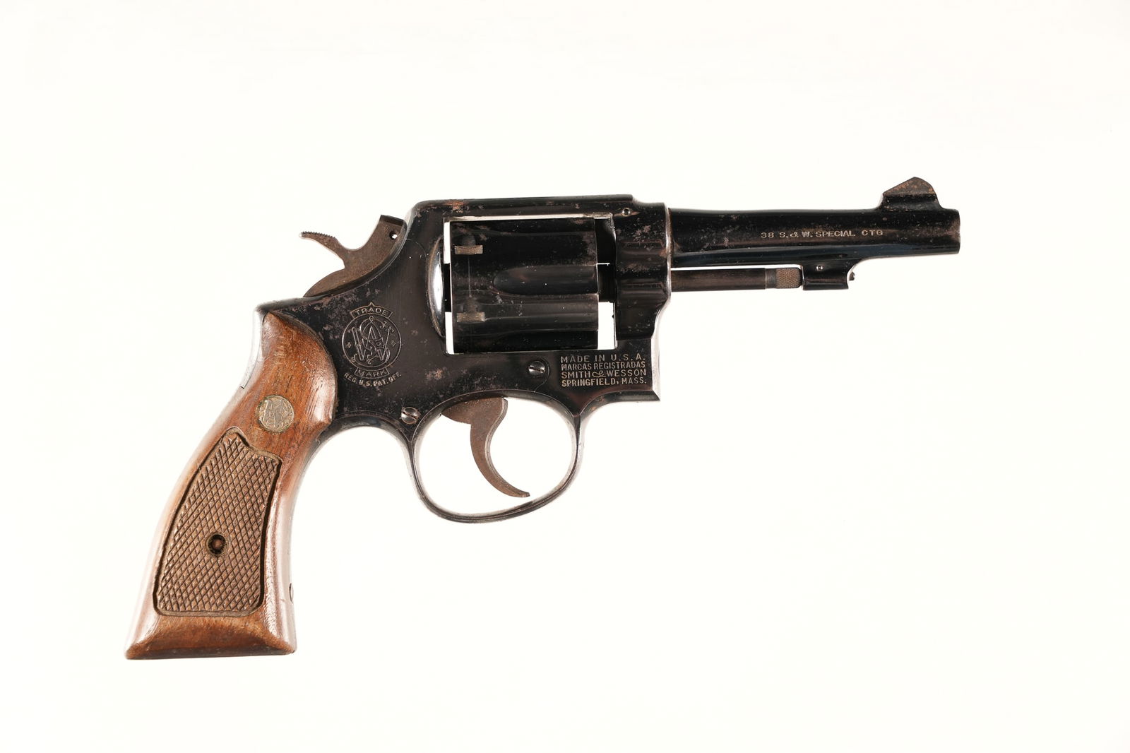A4917 Smith & Wesson 10-5 Revolver .38 S&W Spl: .38 S&W Spl Serial # C870211 Smith & Wesson Model 10-5 .38 Spl. 4" Blue finished with checkered walnut grips. Condition, Good with scattered corrosion and minor finish losses. Good bore and mechanical