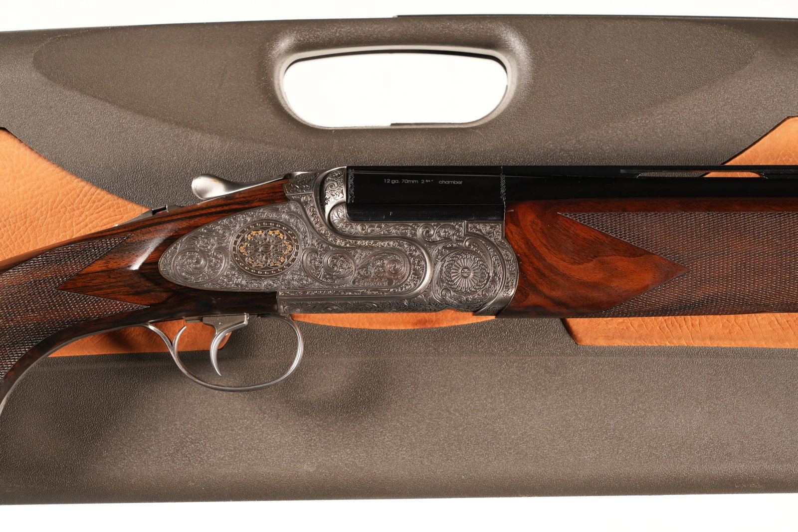 Caesar Guerini APEX O/U Shotgun 12ga: 12ga Serial # 122504 Caesar Guerini Apex 12 Ga over under with 30" vent rib Bbl, Single selective adjustable trigger with ejectors. 2 3/4" chambers. Interchangeable chokes with 4 Teague flush fit chok