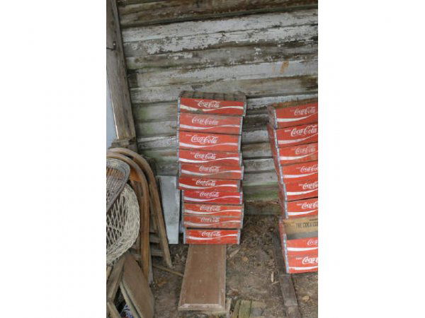 Ten Coca-Cola Crates - Red: Ten Coca-Cola Crates - Red These items have been placed online for the convenience of the bidder and assume that the bidder will view the items in person at the sale location to make a fair determinat