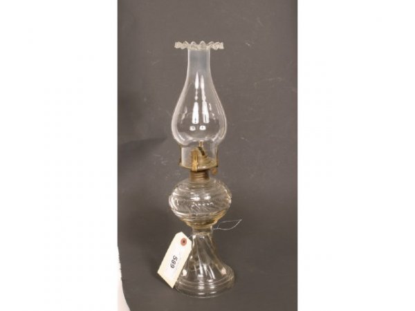 Oil hurricane lamp with ruffled globe; 17.5inchT;: Oil hurricane lamp with ruffled globe; 17.5inchT; no chips or cracks Live auction by Montrose Auction, Inc. Established 1977. We accept PayPal, Money Orders. All items shipped from Montrose, GA 31065