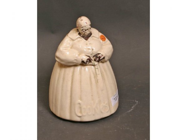 Cookie Jar - Old - McCoy, Vintage Mammy - paint m: Chips, hairline cracks - small Live auction by Montrose Auction, Inc. Established 1977. We accept PayPal, Money Orders. All items shipped from Montrose, GA 31065 if not picked up at the sale site. Una