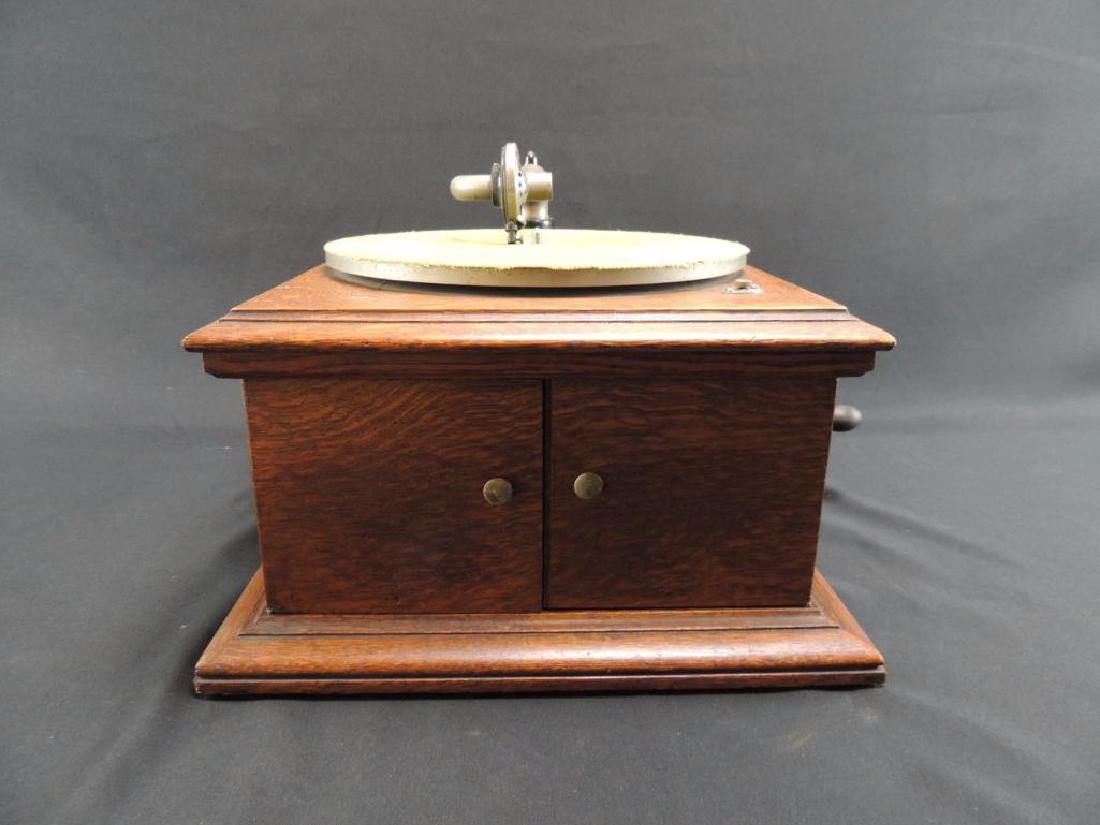 Antique Victor Model VV-VI Phonograph (1 of 6)